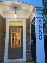 5955 Bentley Way in Cumming, GA - Foto de edificio - Building Photo