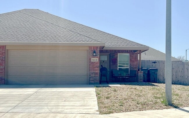 5611 Jarvis St, Unit Unit B in Lubbock, TX - Building Photo - Building Photo