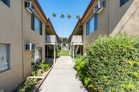 Foothill Terrace in Monrovia, CA - Foto de edificio - Building Photo