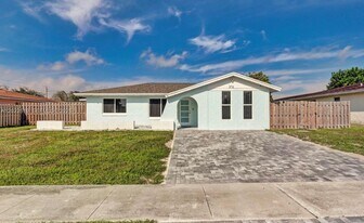 876 Gardenia Dr in Royal Palm Beach, FL - Building Photo