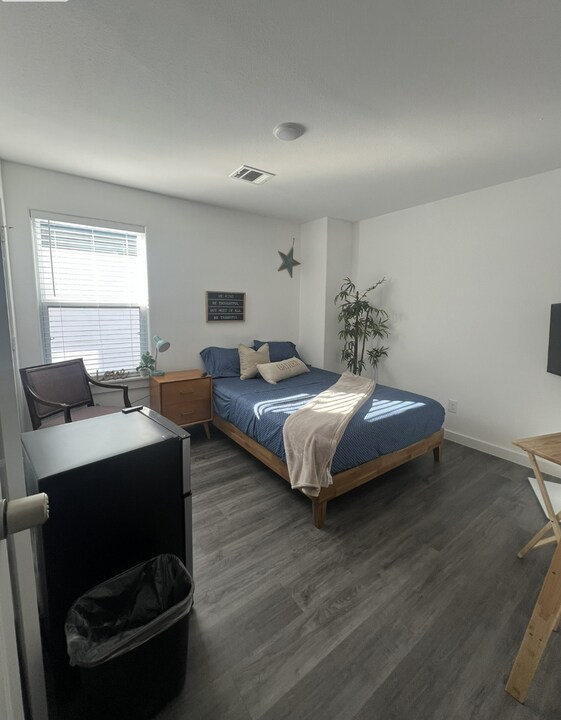 8124 Sterlingshire St, Unit Private room in Houston, TX - Foto de edificio