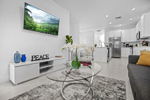3030 Thomasson Dr in Naples, FL - Building Photo