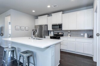 Room in House on Saginaw Dr in Manor, TX - Building Photo - Building Photo