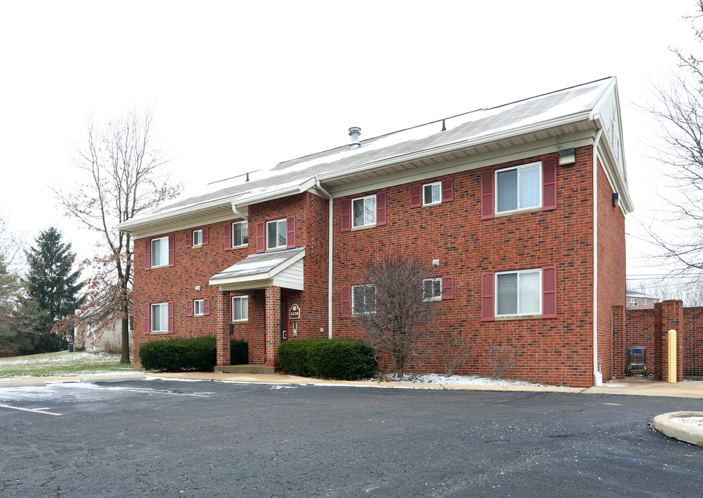 Manhattan Plaza in Brunswick, OH - Building Photo