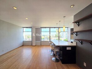 100 Atlantic Ave in Long Beach, CA - Building Photo - Building Photo