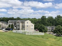 Meridian Bay Apartments in Woodbridge, VA - Foto de edificio - Building Photo