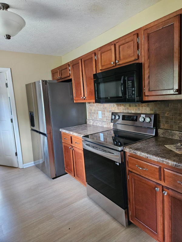 1035 Smiley Troutt Rd in Bethpage, TN - Foto de edificio - Building Photo