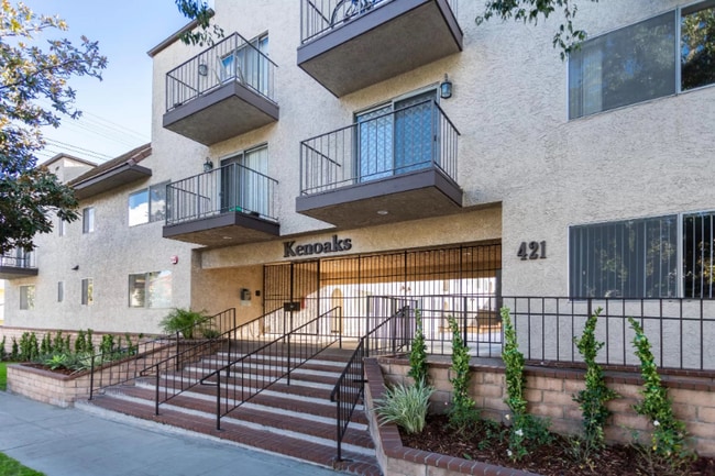 421 N Kenneth Rd, Unit 209 in Burbank, CA - Building Photo - Building Photo