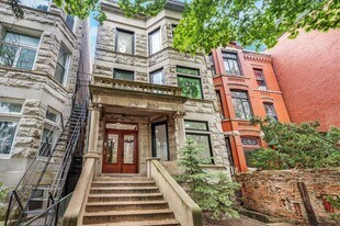 653 W Wrightwood Ave in Chicago, IL - Building Photo