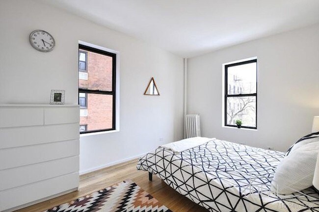 256 Seaman Ave in New York, NY - Building Photo - Building Photo