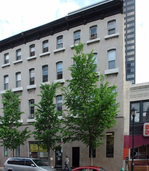 Robin Apartments in Philadelphia, PA - Building Photo