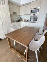 11 Wellesley St W in Toronto, ON - Building Photo - Building Photo