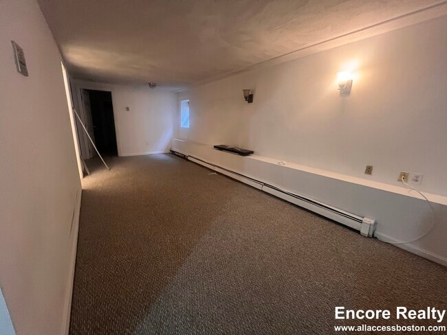 24 Saint Cyprians Pl, Unit 1 in Boston, MA - Building Photo - Building Photo