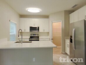 2035 Dutton Island Oaks Wy in Jacksonville, FL - Foto de edificio - Building Photo