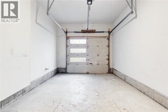 300 Skinner Rd in Hamilton, ON - Building Photo - Building Photo