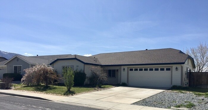 9871 Crystalline Dr in Reno, NV - Building Photo