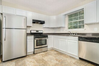 866 Hedge Garden Ct in Stone Mountain, GA - Building Photo - Building Photo
