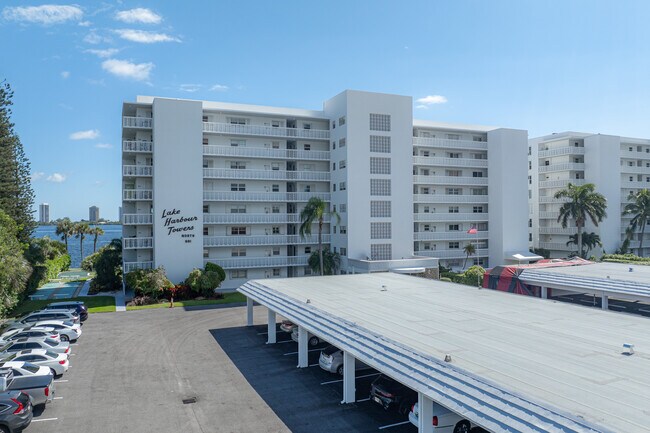 Lake Harbor Towers North in West Palm Beach, FL - Building Photo - Building Photo