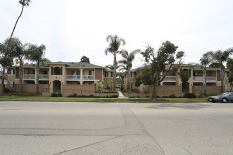 Palm Terrace in Oxnard, CA - Building Photo - Building Photo