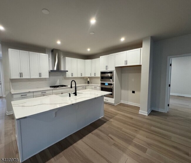 61 Willow Ln in Parsippany Troy Hills, NJ - Building Photo - Building Photo