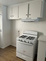 8200 Owensmouth Ave in Los Angeles, CA - Building Photo