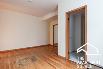 633 W Barry Ave, Unit 202 in Chicago, IL - Building Photo - Building Photo