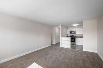 Holiday Manor in West Haven, CT - Foto de edificio - Interior Photo