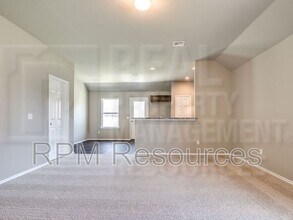 1820 Hayes Ln in Yukon, OK - Building Photo - Building Photo