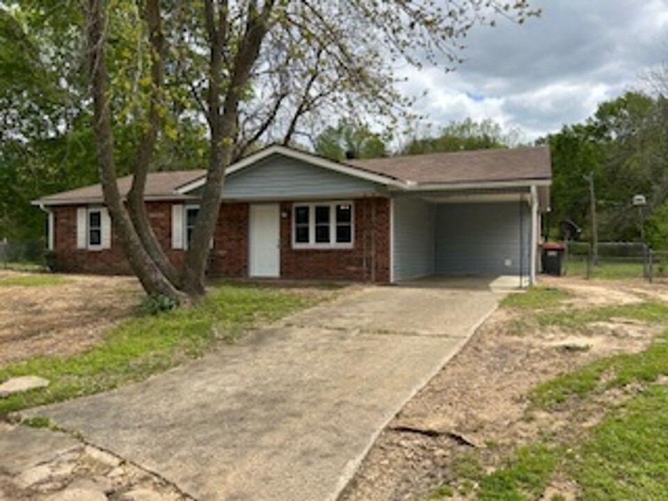 803 W Baltimore St in Greenwood, AR - Building Photo