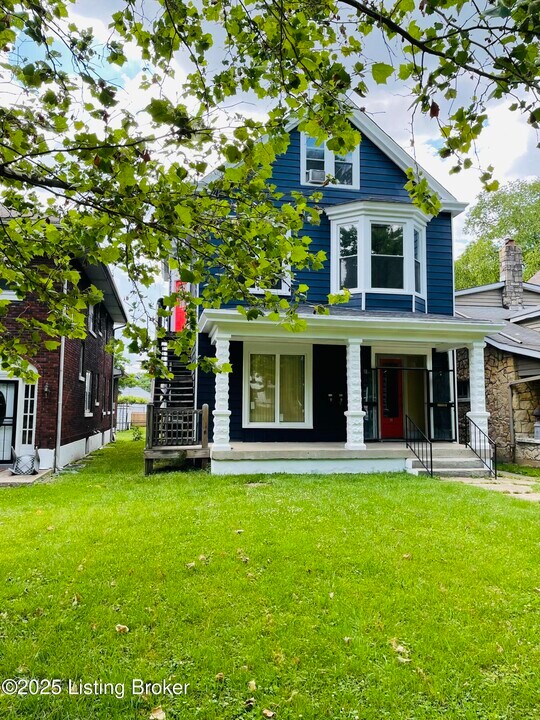 3932 Southern Pkwy in Louisville, KY - Building Photo