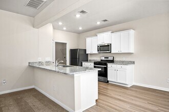 10407 Red Cardinal Dr in Cleveland, TX - Building Photo - Building Photo
