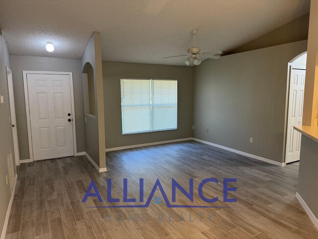 546 Lancaster Ave in Orange City, FL - Building Photo - Building Photo