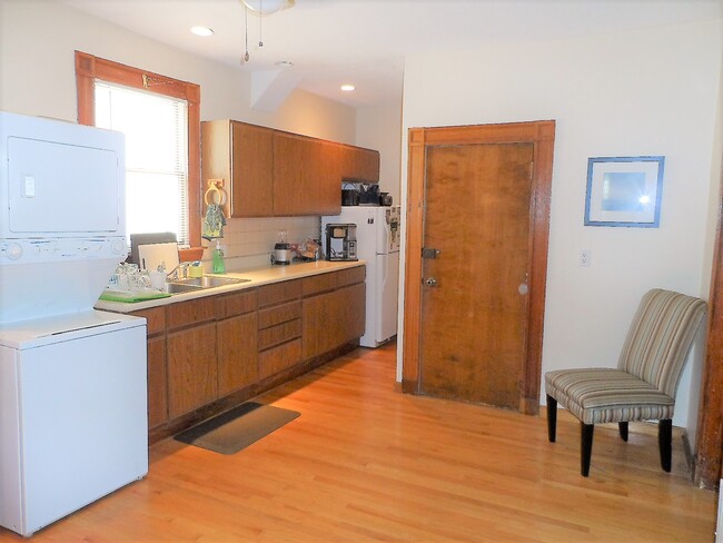 313 Cardinal Medeiros Ave, Unit 2 in Cambridge, MA - Building Photo - Building Photo