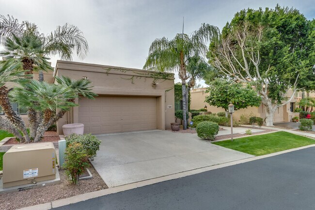 8711 E Paraiso Dr in Scottsdale, AZ - Building Photo - Building Photo