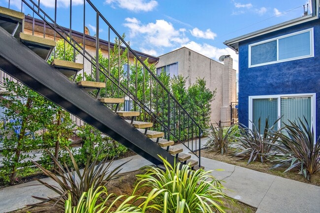 1207 Beryl St in Redondo Beach, CA - Building Photo - Building Photo
