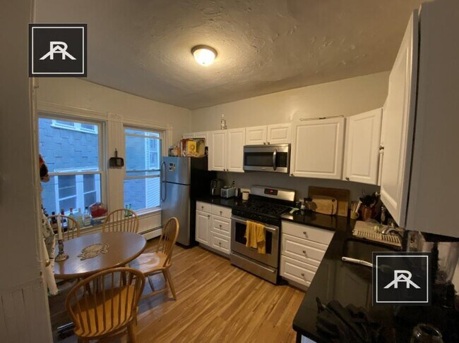 82 Hillside St in Boston, MA - Building Photo - Building Photo