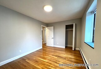 230 Babcock St, Unit 1B in Brookline, MA - Building Photo - Building Photo