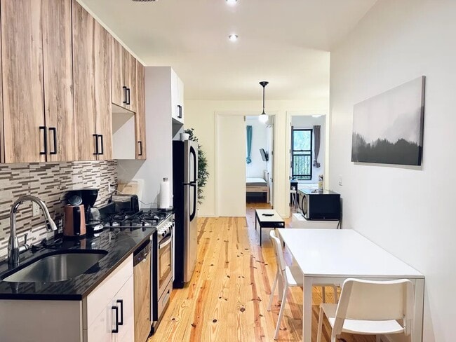 Furnished room/NOT APARTMENT in Brooklyn, NY - Building Photo - Building Photo