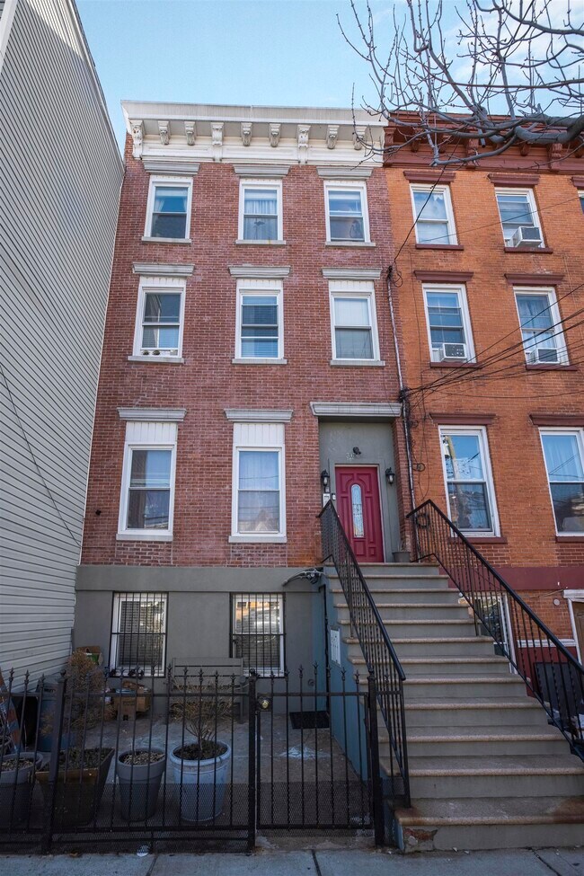 366 Pacific Ave in Jersey City, NJ - Building Photo - Building Photo