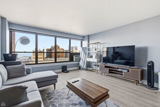 2930 N Sheridan Rd in Chicago, IL - Building Photo - Building Photo