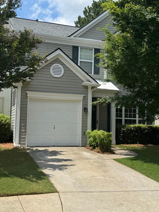 5705 Falling Water Terrace in Roswell, GA - Building Photo