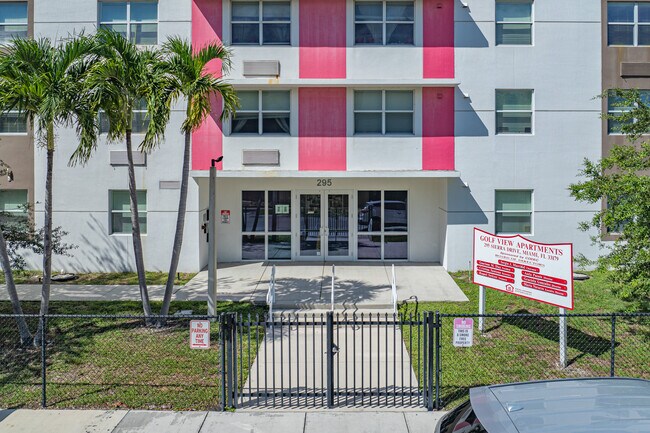 GOLF VIEW APARTMENTS in Miami, FL - Foto de edificio - Building Photo