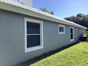 1851 Oak Berry Cir in Wellington, FL - Building Photo - Building Photo
