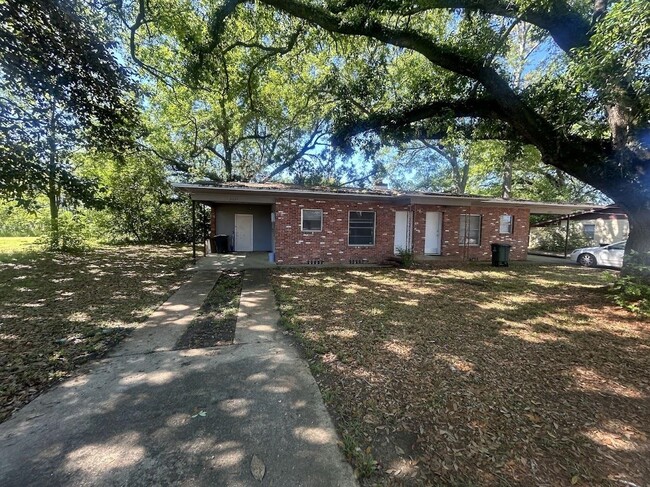 2619 Mission Rd in Tallahassee, FL - Building Photo - Building Photo