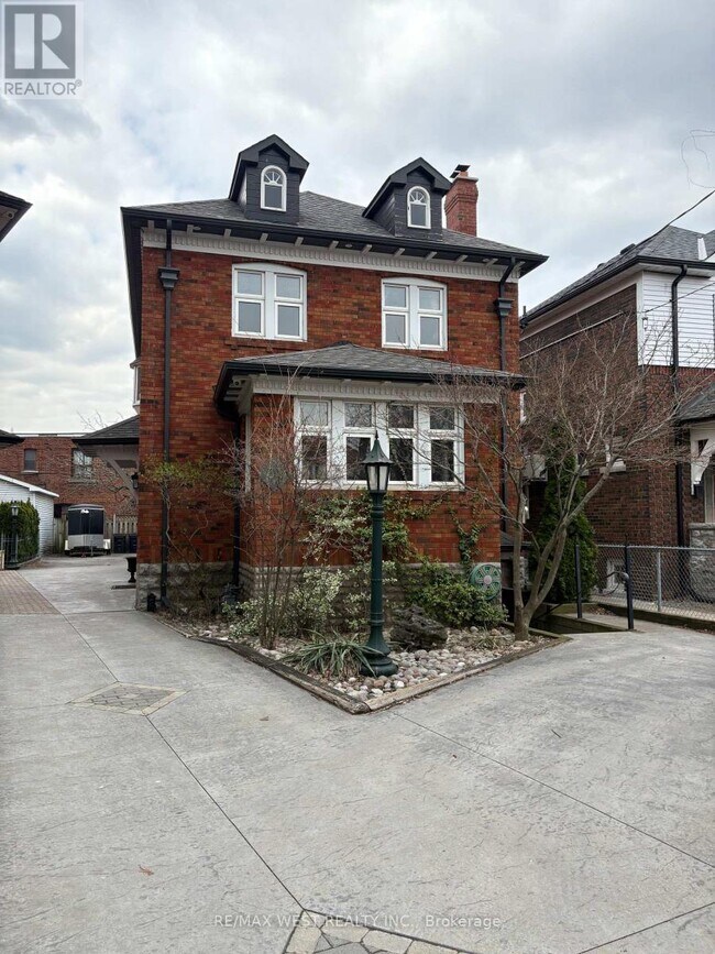 34 Rusholme Dr in Toronto, ON - Building Photo - Building Photo