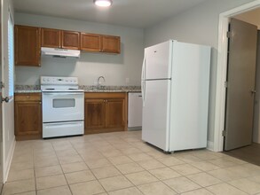 5094 J E L Dr in Long Beach, MS - Foto de edificio - Building Photo