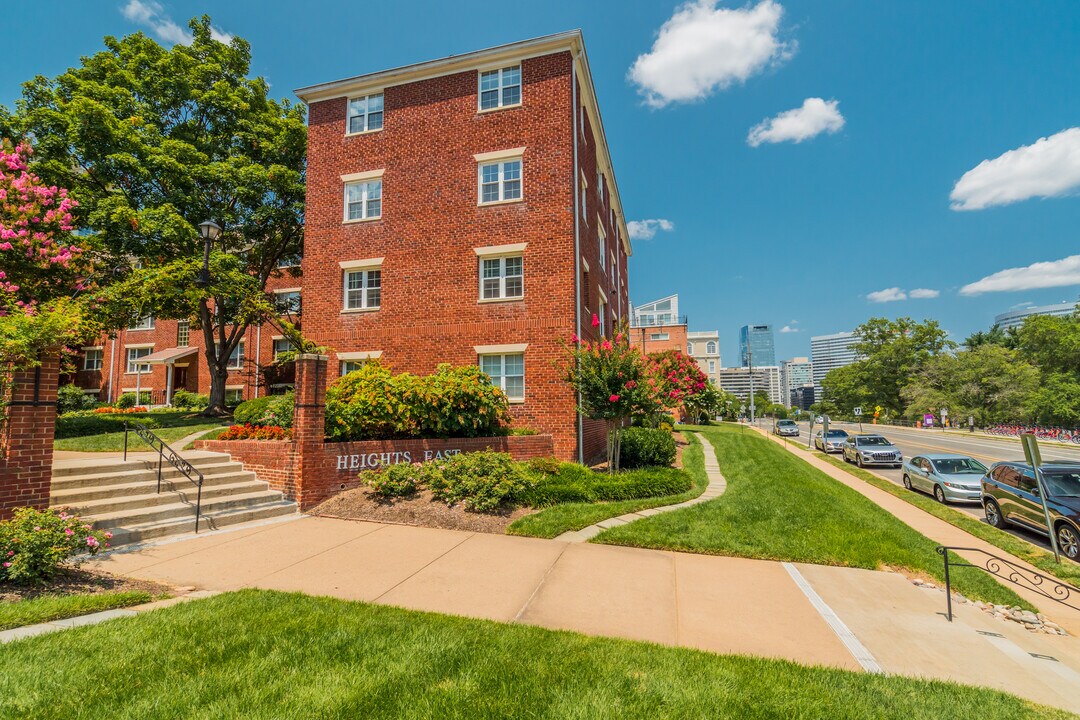 1304 N Meade St, Unit 6 in Arlington, VA - Building Photo