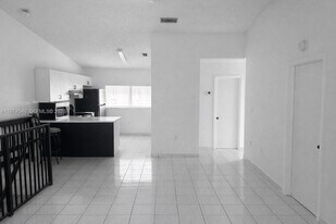 7891 W 29th Way in Hialeah, FL - Building Photo