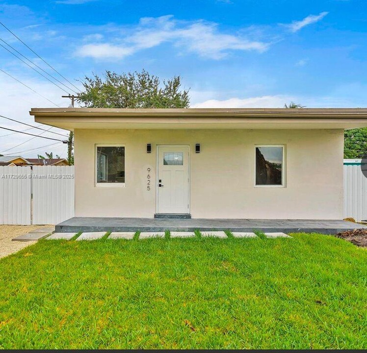 9625 NW 36th Ave in Miami, FL - Building Photo