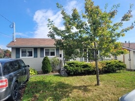 30 Leacock Ct in Dartmouth, NS - Building Photo
